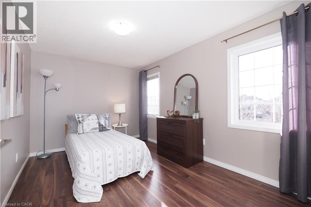 75 DONNENWERTH Drive, Kitchener, Ontario, N2E3W6 — Photo 8