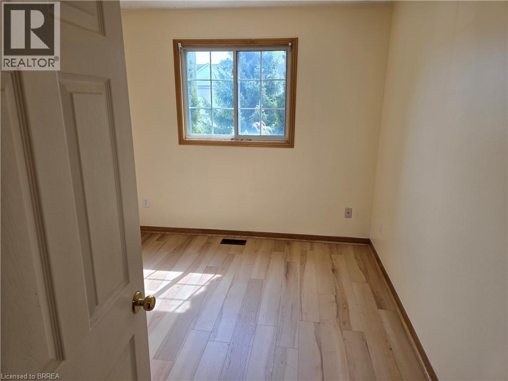 25D GRIFFITHS Drive, Paris, Ontario, N3L4B7 — Photo 5