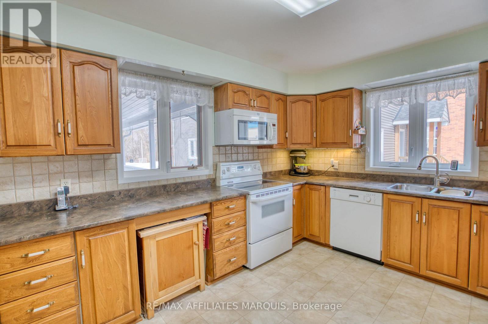 34 CHURCH STREET, Westport, Ontario, K0G1X0 — Photo 9