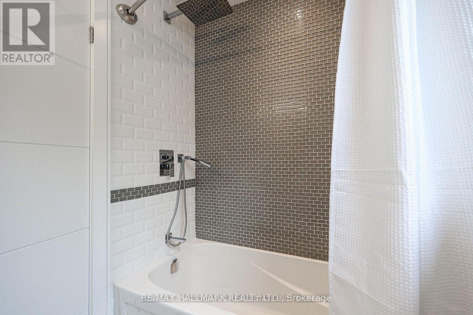 3B LINTON AVENUE, Toronto (Birchcliffe-Cliffside), Ontario, M1N1W5 — Photo 16