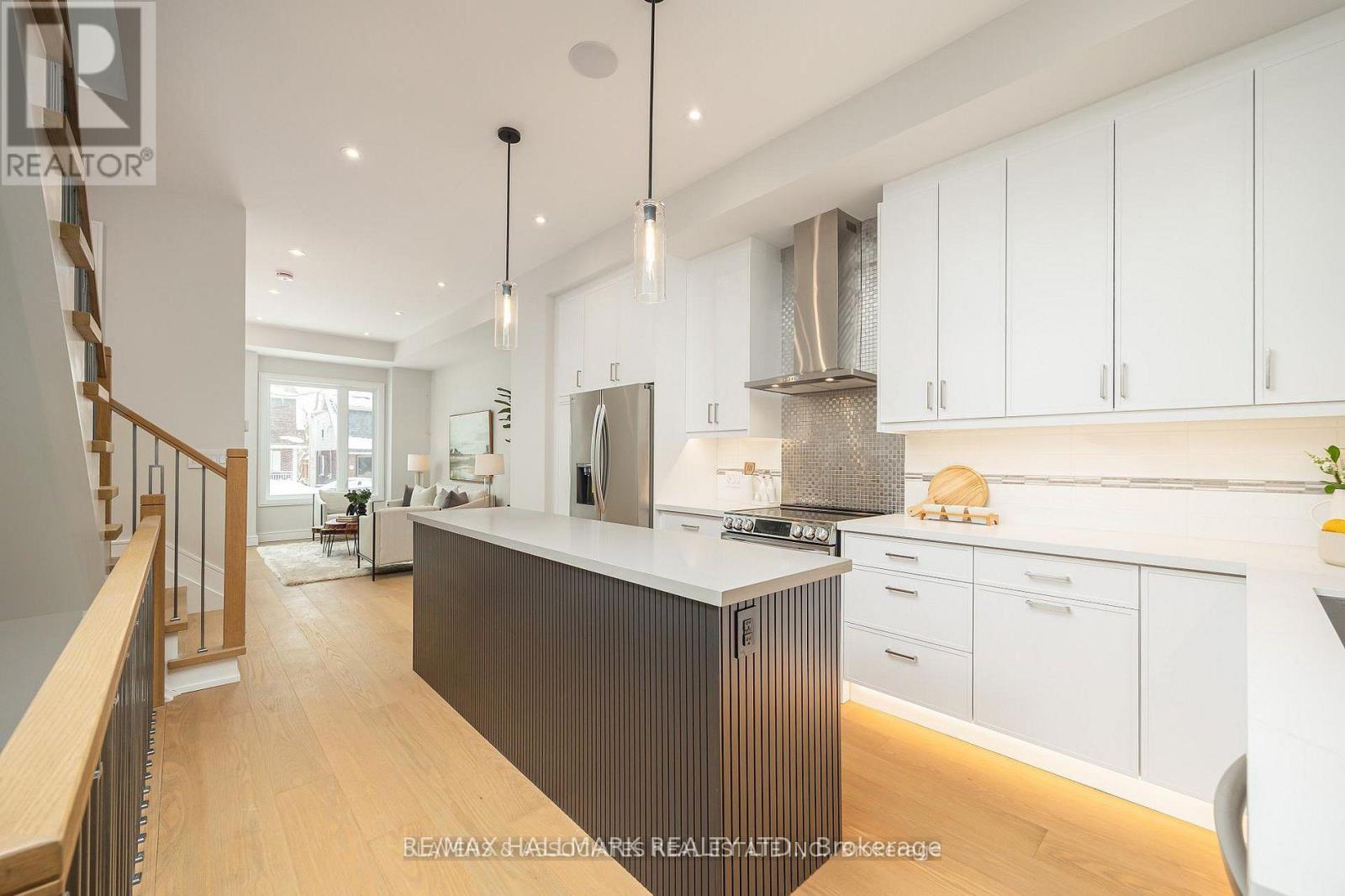 3B LINTON AVENUE, Toronto (Birchcliffe-Cliffside), Ontario, M1N1W5 — Photo 19