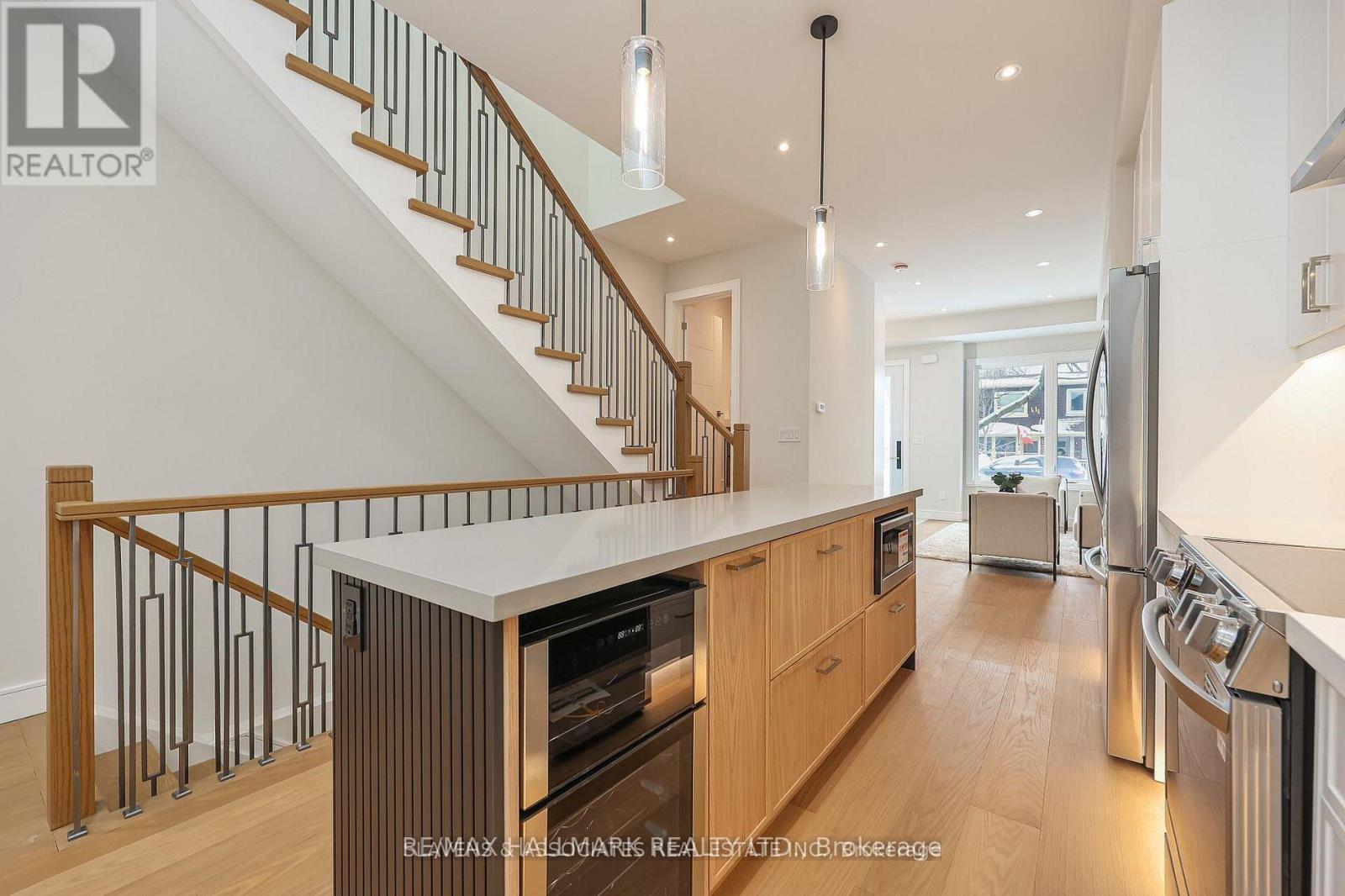 3B LINTON AVENUE, Toronto (Birchcliffe-Cliffside), Ontario, M1N1W5 — Photo 20