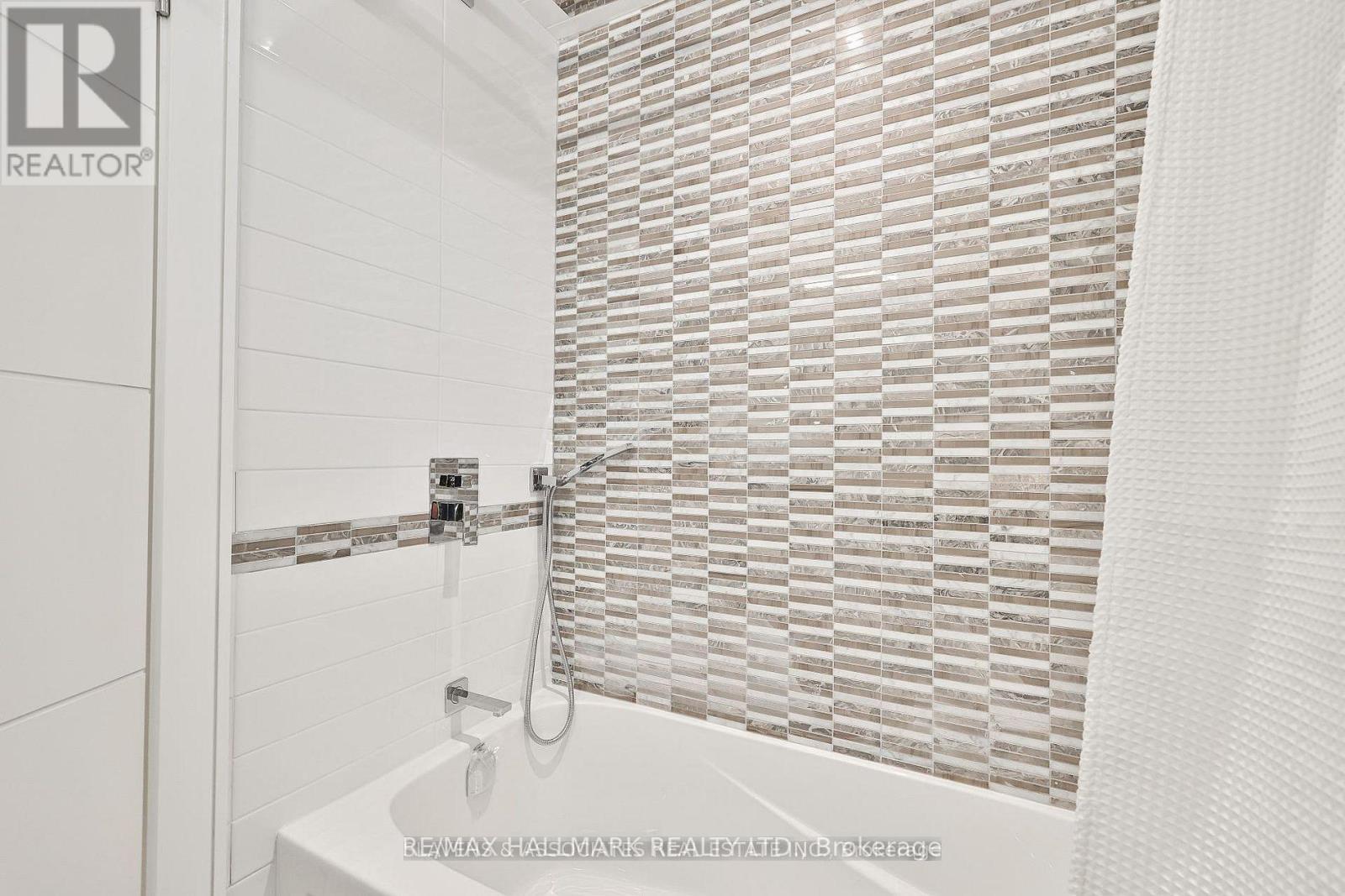 3B LINTON AVENUE, Toronto (Birchcliffe-Cliffside), Ontario, M1N1W5 — Photo 34