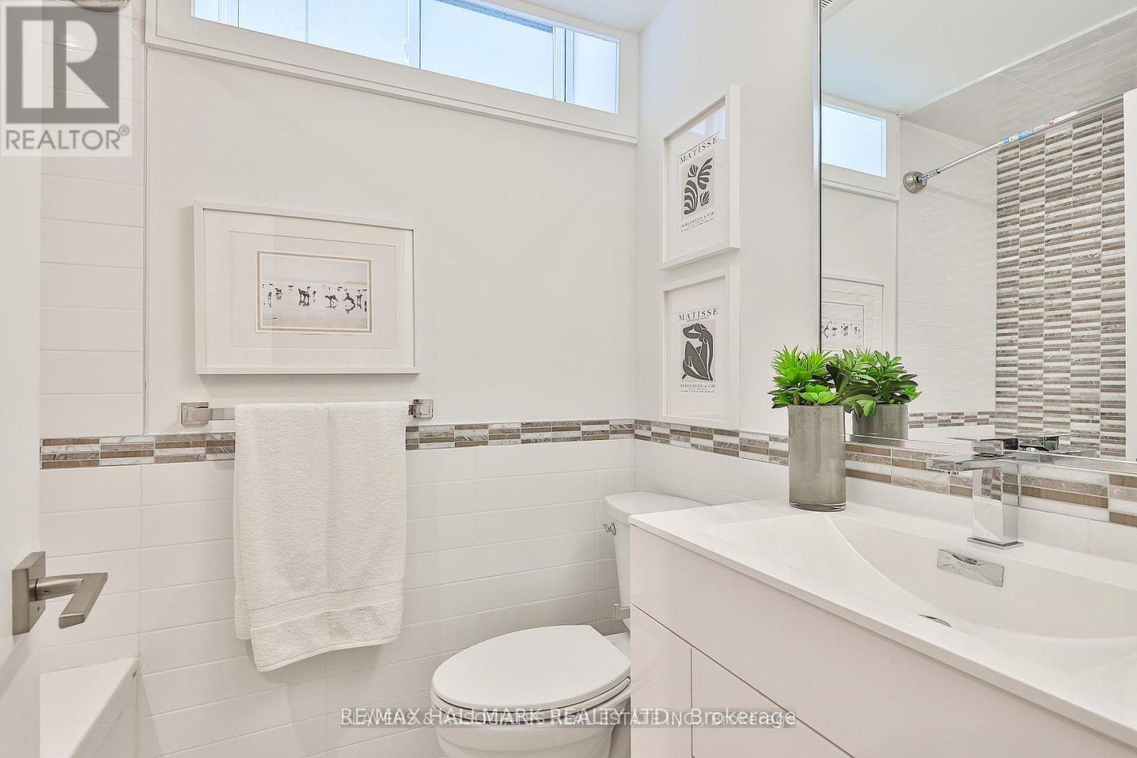 3B LINTON AVENUE, Toronto (Birchcliffe-Cliffside), Ontario, M1N1W5 — Photo 35