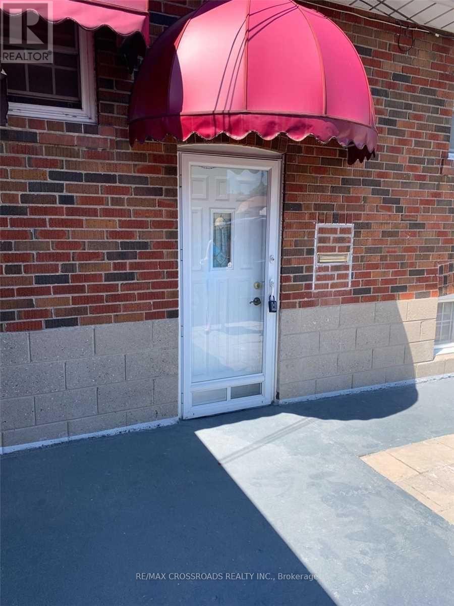 BSMT - 16 CROSLAND DRIVE, Toronto (Wexford-Maryvale), Ontario, M1R4M8 — Photo 2