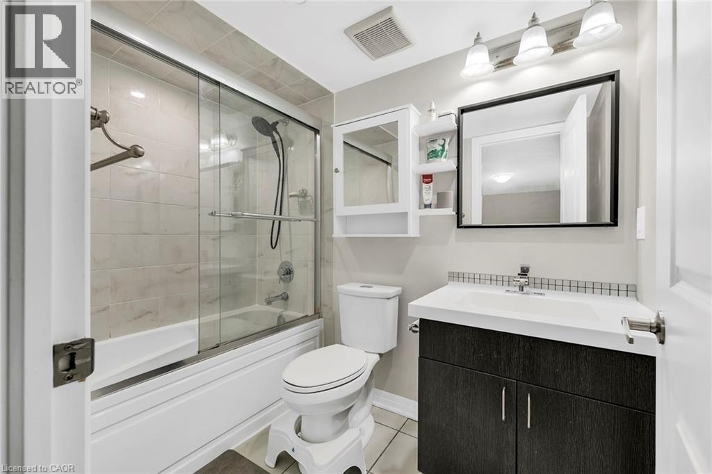 181 WILLIAM DUNCAN Road Unit# 5, North York, Ontario, M3K0B7 — Photo 2