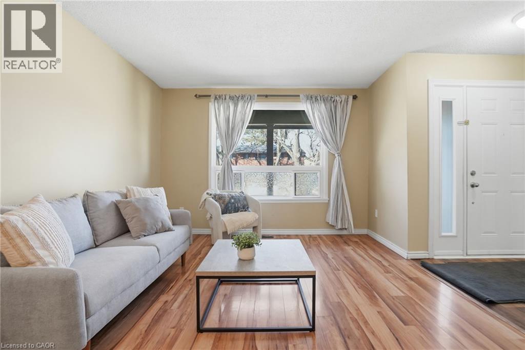 94 WENDOVER Drive, Hamilton, Ontario, L9C5X5 — Photo 4