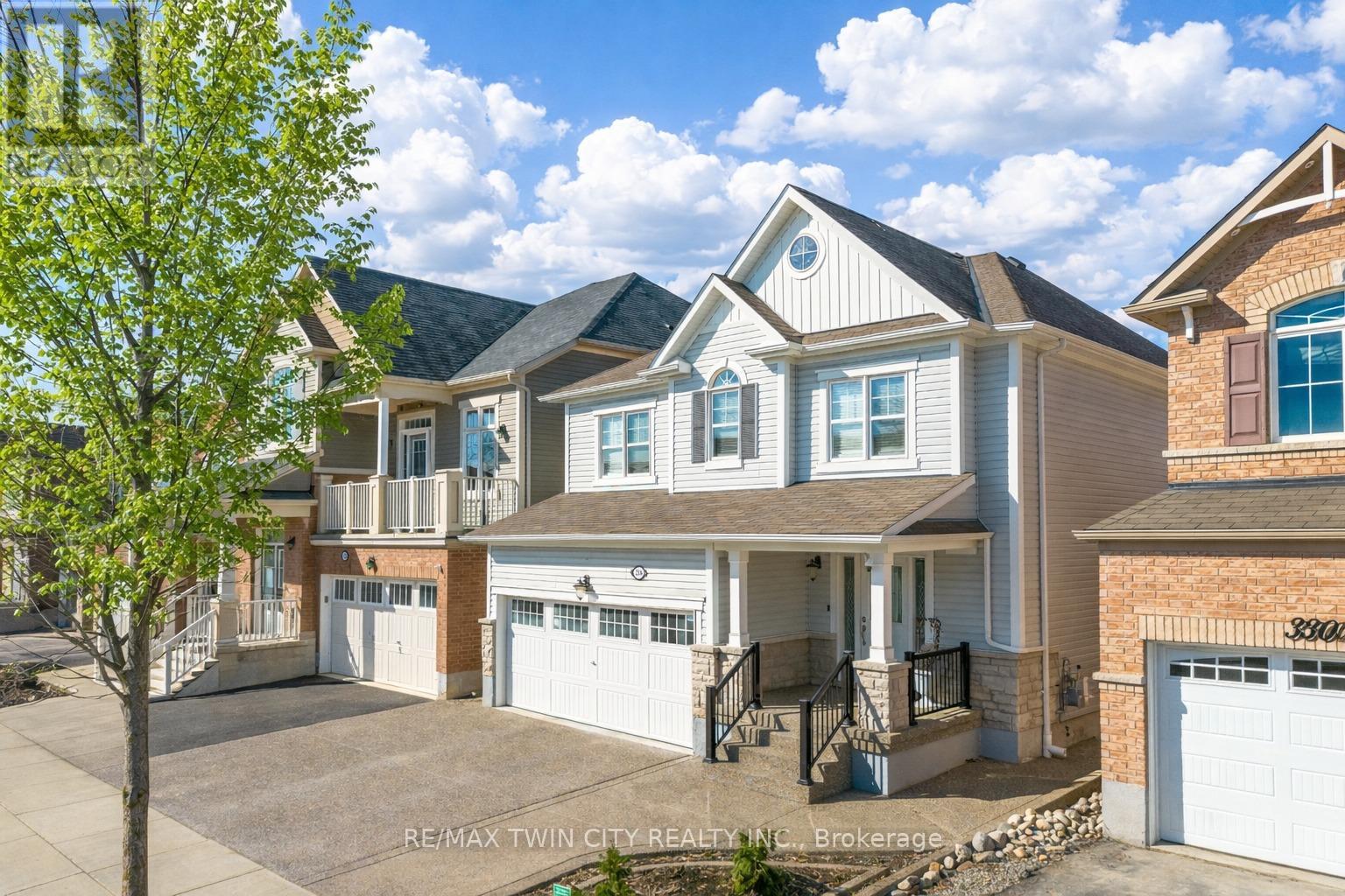 334 APPLE HILL CRESCENT, Kitchener, Ontario, N2R0E5 — Photo 2