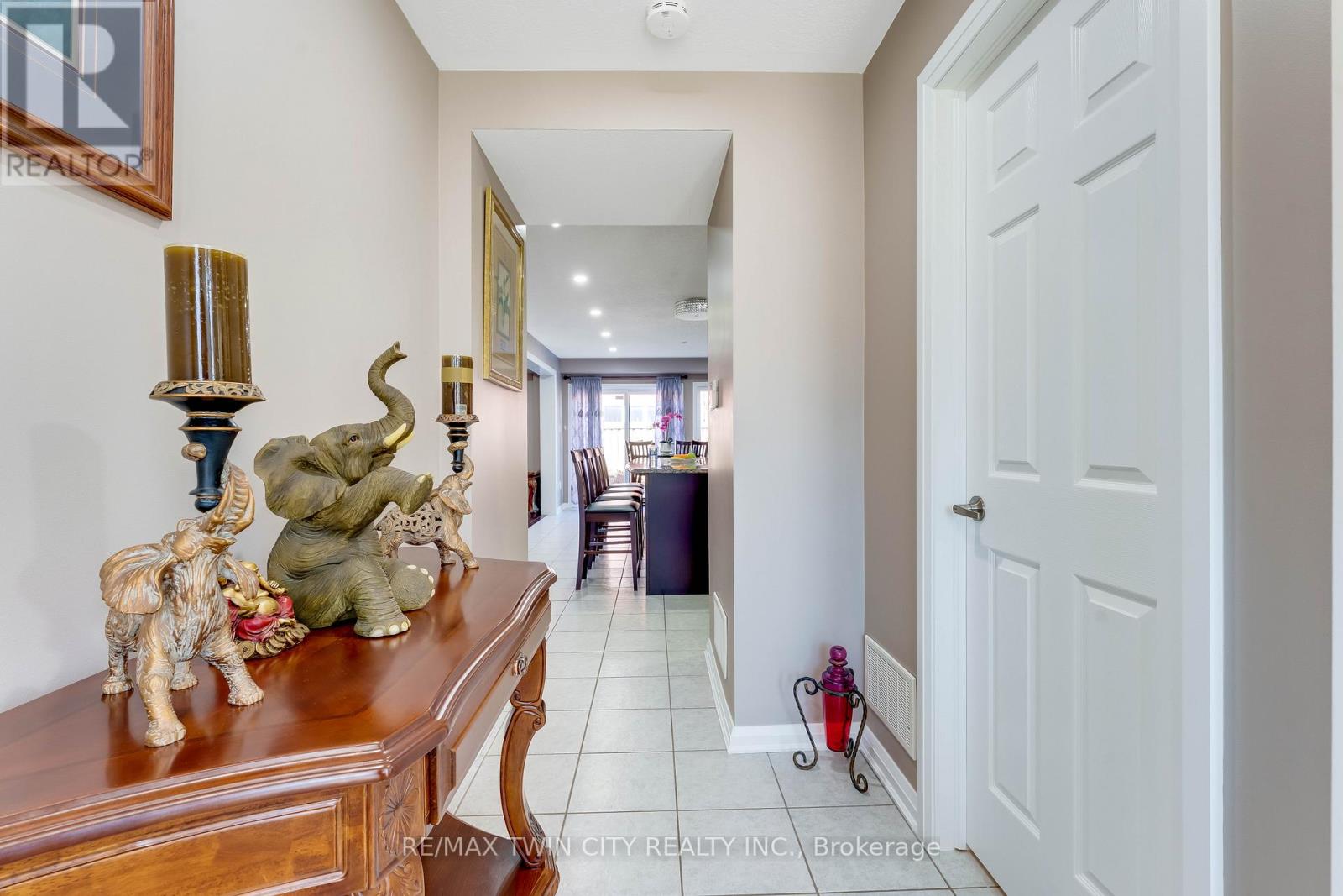 334 APPLE HILL CRESCENT, Kitchener, Ontario, N2R0E5 — Photo 4