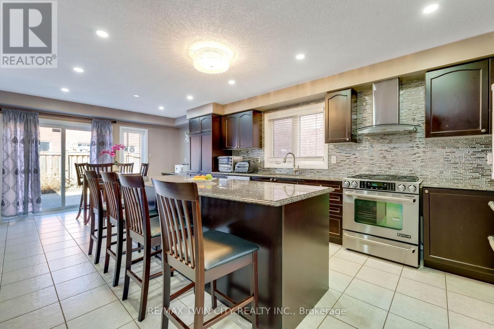 334 APPLE HILL CRESCENT, Kitchener, Ontario, N2R0E5 — Photo 7