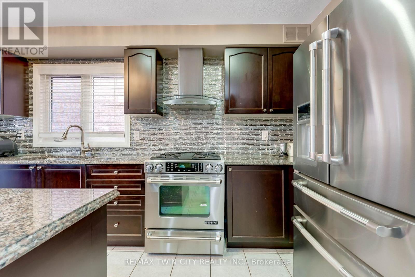 334 APPLE HILL CRESCENT, Kitchener, Ontario, N2R0E5 — Photo 8