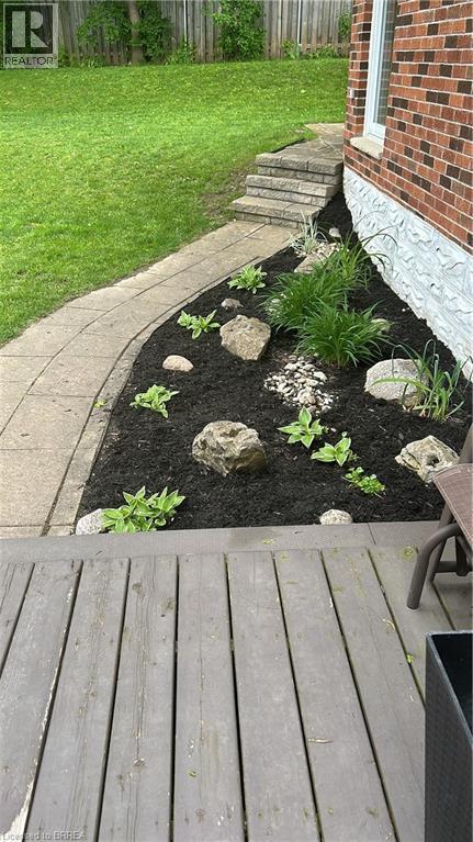 71 PINECREST Drive, Kitchener, Ontario, N2A2G6 — Photo 2