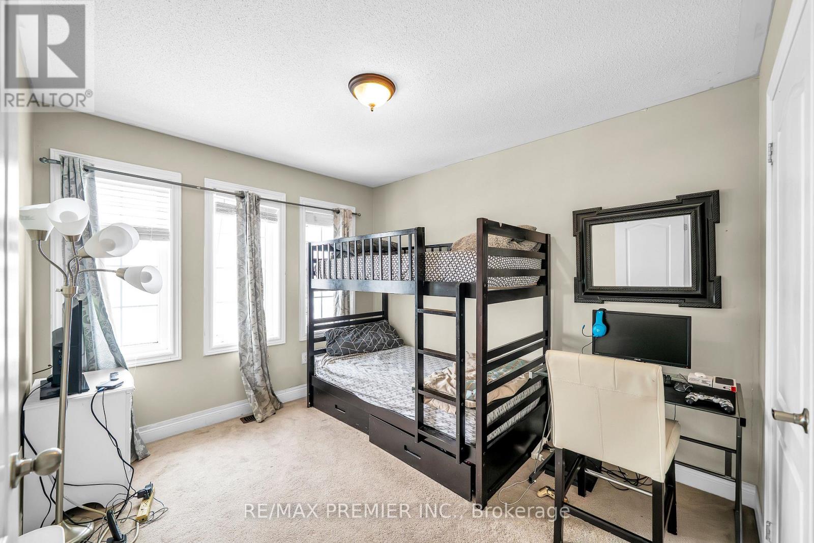 164 DEWELL CRESCENT, Clarington (Courtice), Ontario, L1E0B9 — Photo 4