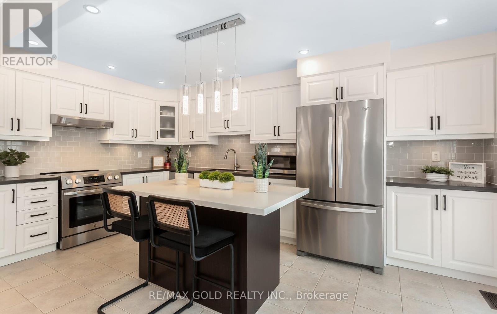 299 GOODING CRESCENT, Milton (FO Ford), Ontario, L9E0A9 — Photo 2