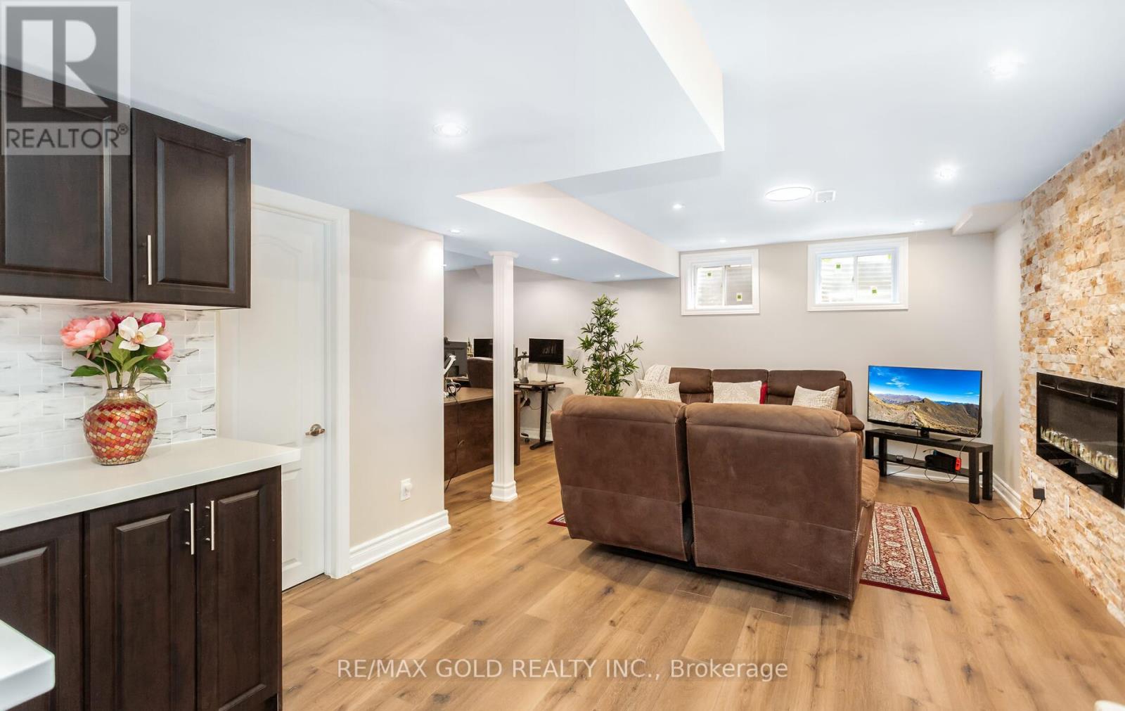 299 GOODING CRESCENT, Milton (FO Ford), Ontario, L9E0A9 — Photo 5