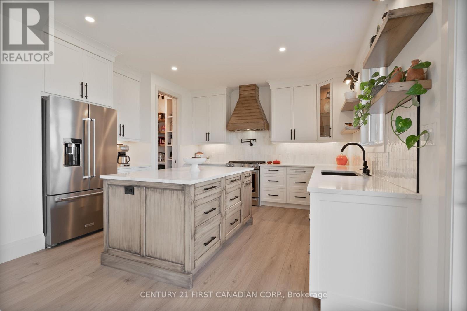 24 POSTMA CRESCENT, North Middlesex (Ailsa Craig), Ontario, N0M1A0 — Photo 12