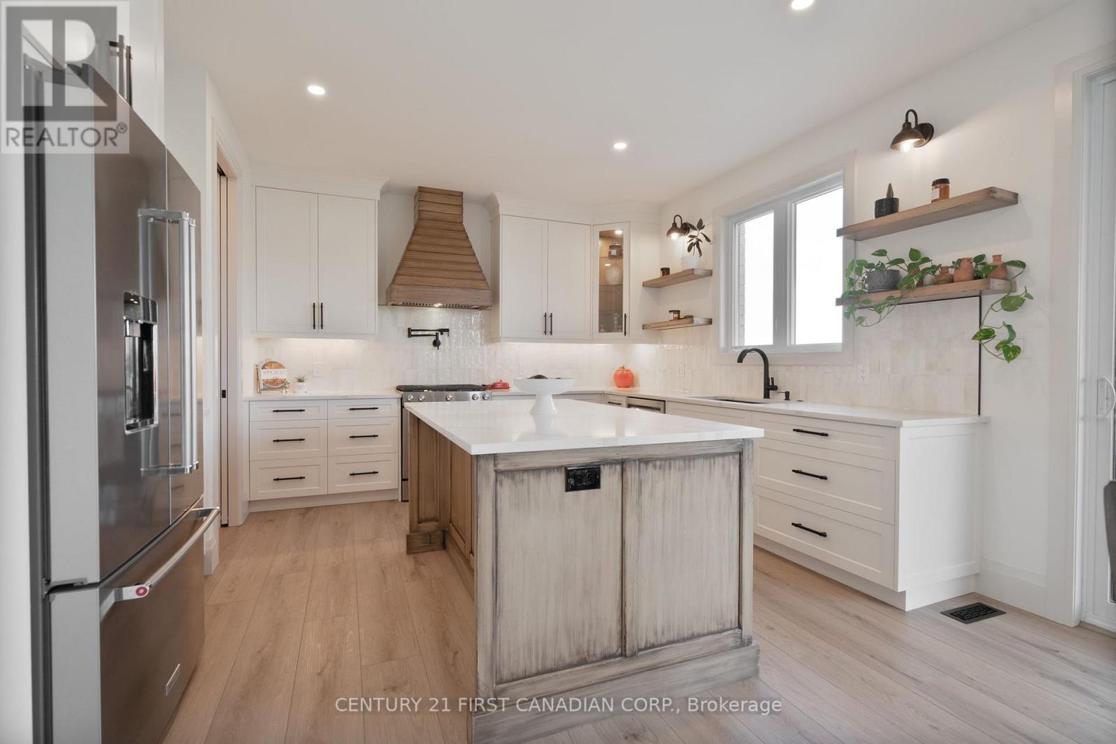 24 POSTMA CRESCENT, North Middlesex (Ailsa Craig), Ontario, N0M1A0 — Photo 13