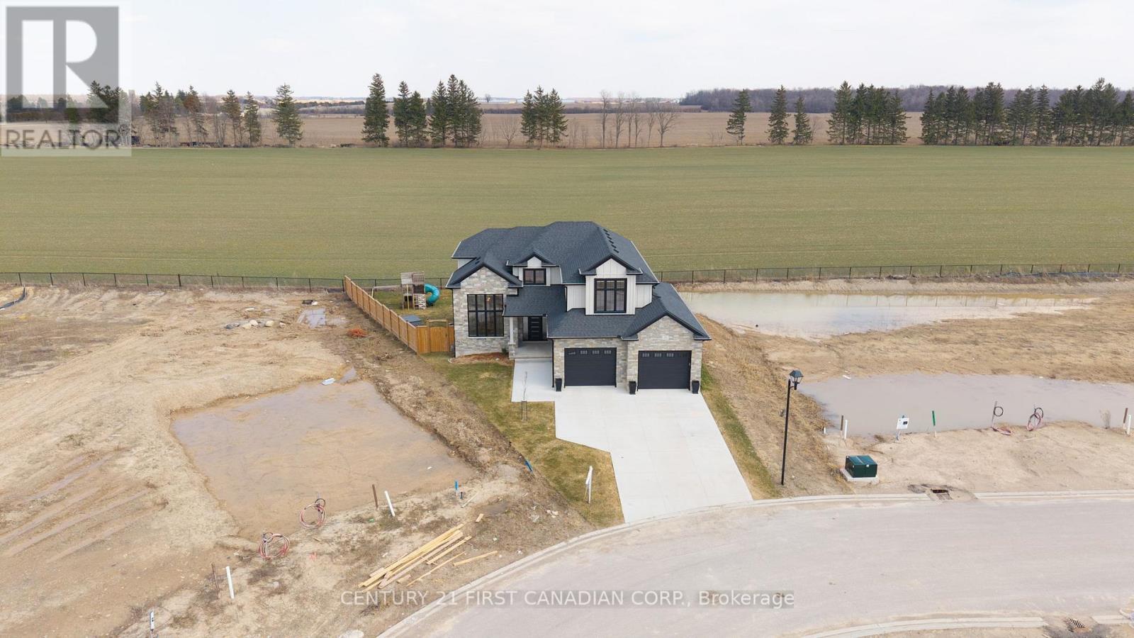 24 POSTMA CRESCENT, North Middlesex (Ailsa Craig), Ontario, N0M1A0 — Photo 2