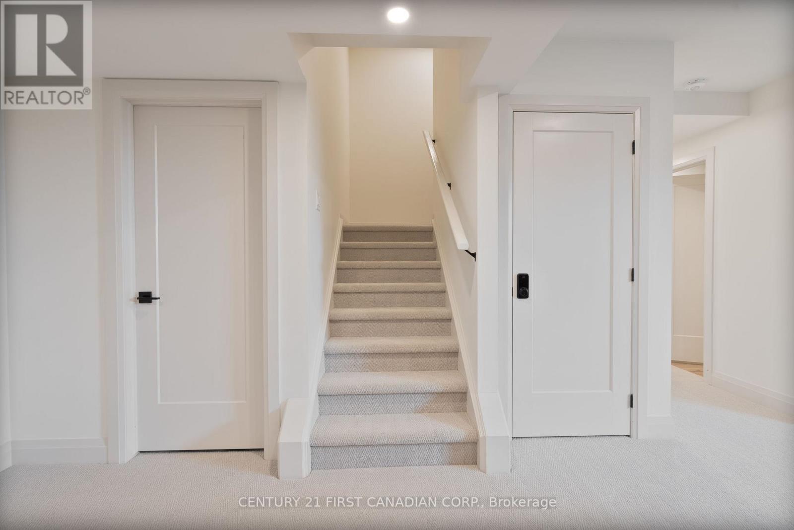 24 POSTMA CRESCENT, North Middlesex (Ailsa Craig), Ontario, N0M1A0 — Photo 32