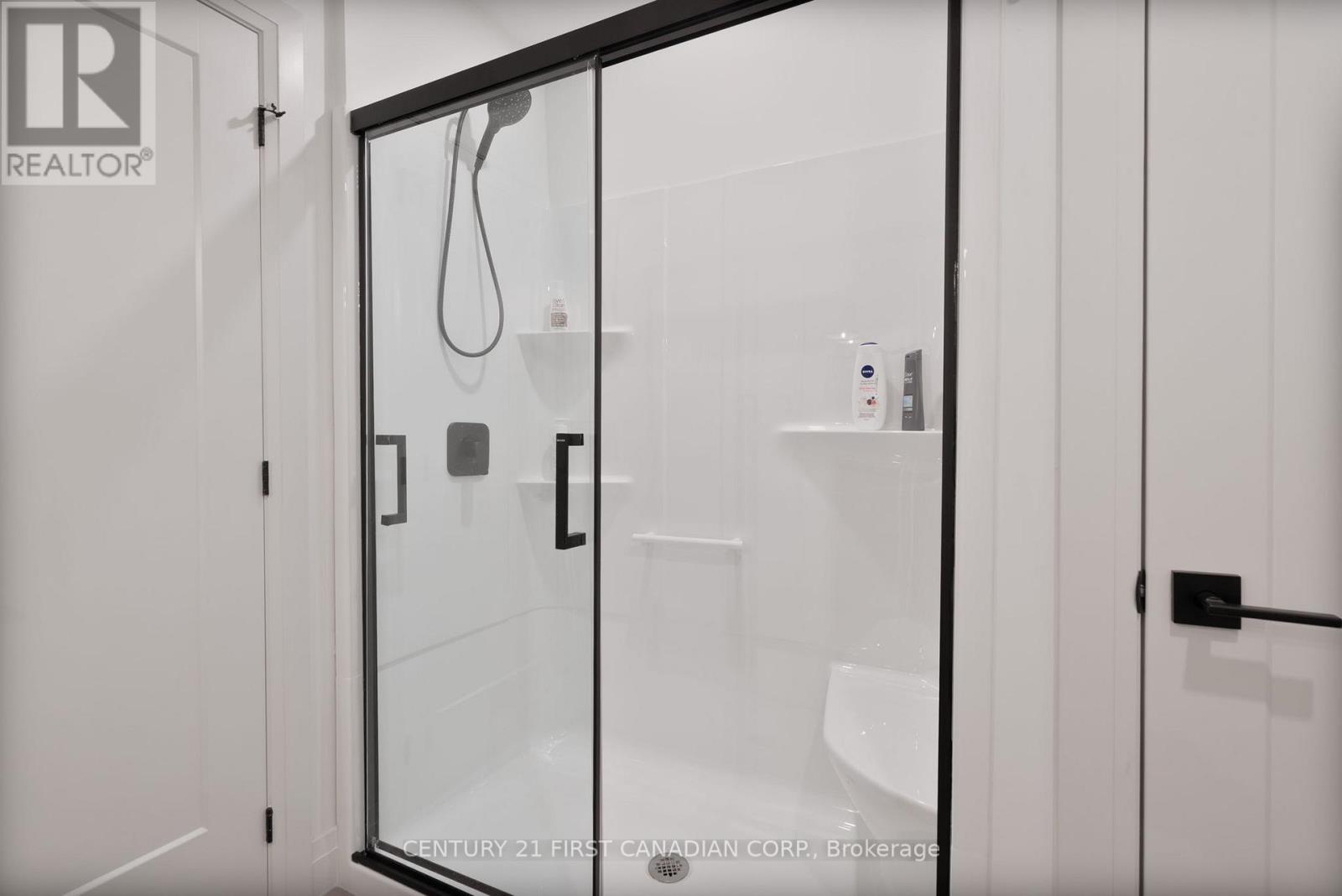 24 POSTMA CRESCENT, North Middlesex (Ailsa Craig), Ontario, N0M1A0 — Photo 37