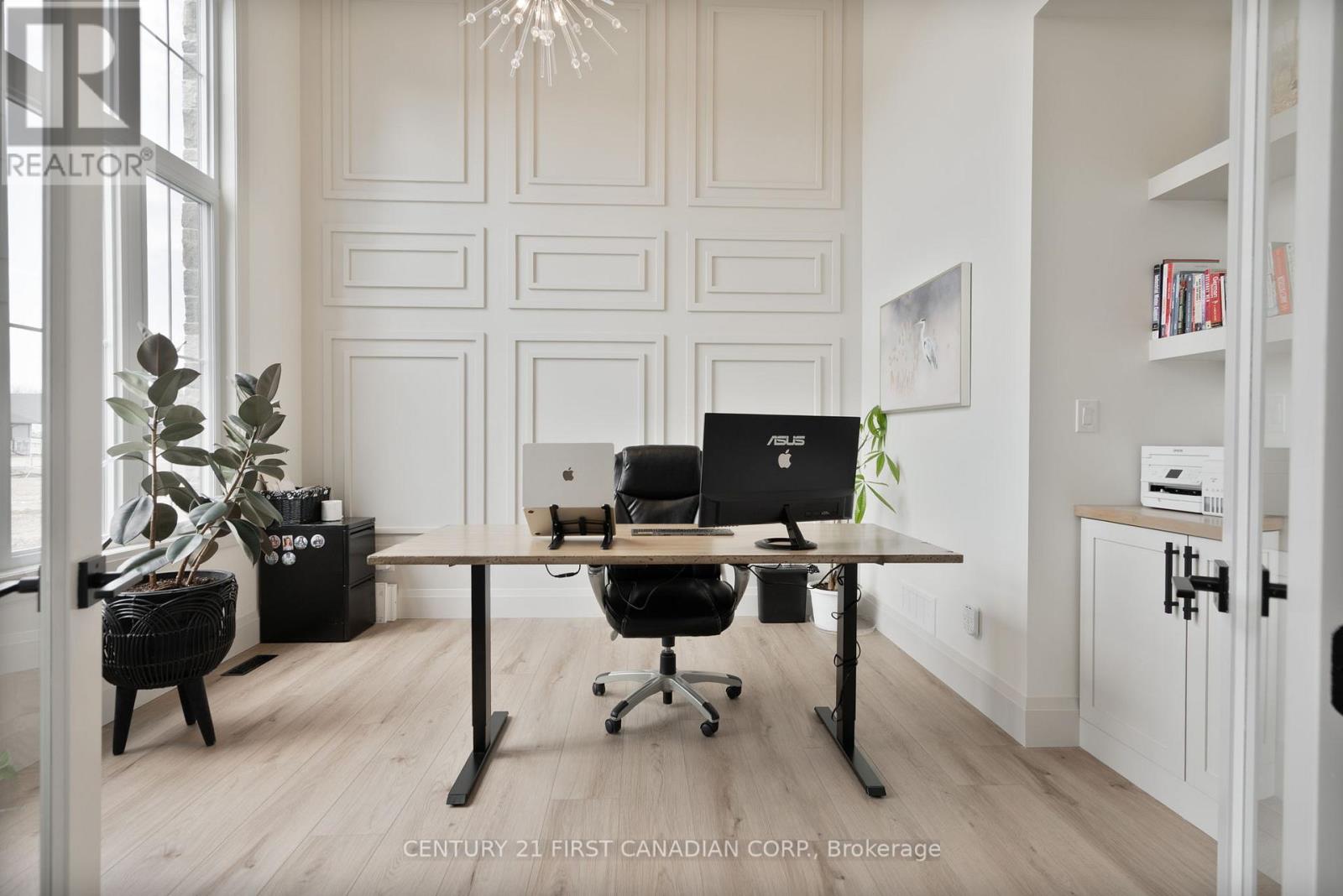 24 POSTMA CRESCENT, North Middlesex (Ailsa Craig), Ontario, N0M1A0 — Photo 5