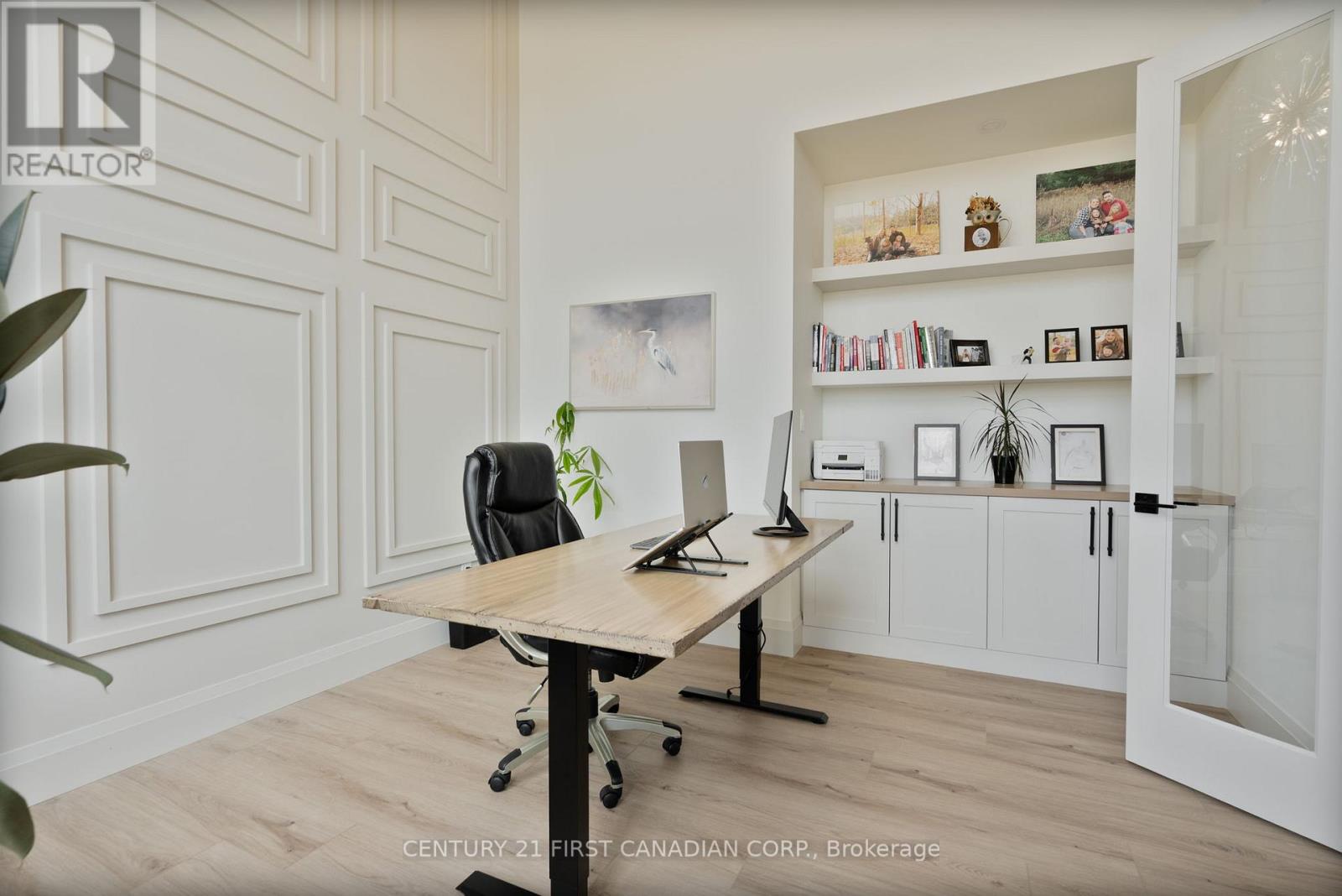 24 POSTMA CRESCENT, North Middlesex (Ailsa Craig), Ontario, N0M1A0 — Photo 6