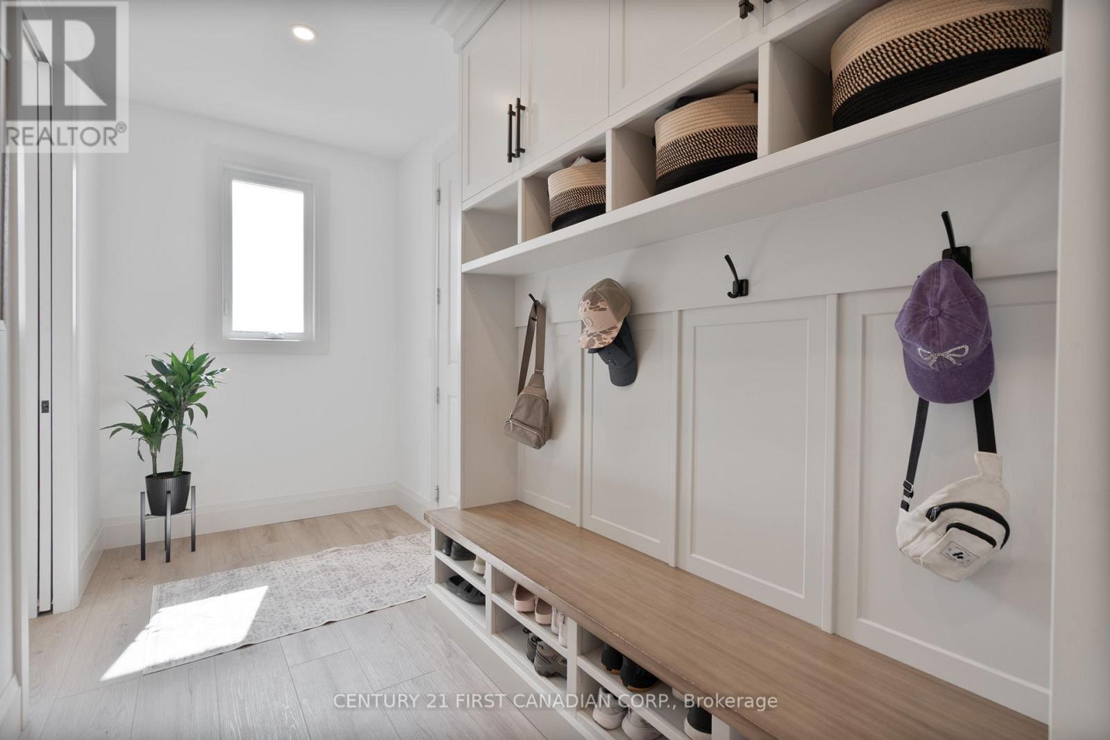 24 POSTMA CRESCENT, North Middlesex (Ailsa Craig), Ontario, N0M1A0 — Photo 7