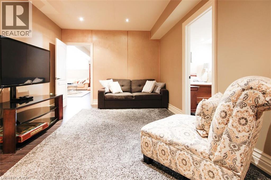 205 PAIGE Place, Kitchener, Ontario — Photo 5