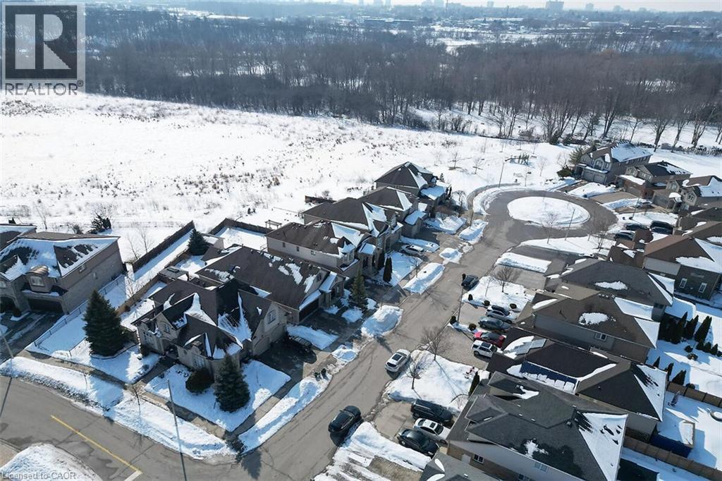 205 PAIGE Place, Kitchener, Ontario — Photo 7