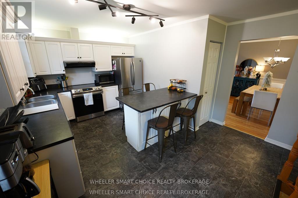 402 CLINE AVENUE, Cornwall, Ontario, K6J5M8 — Photo 2