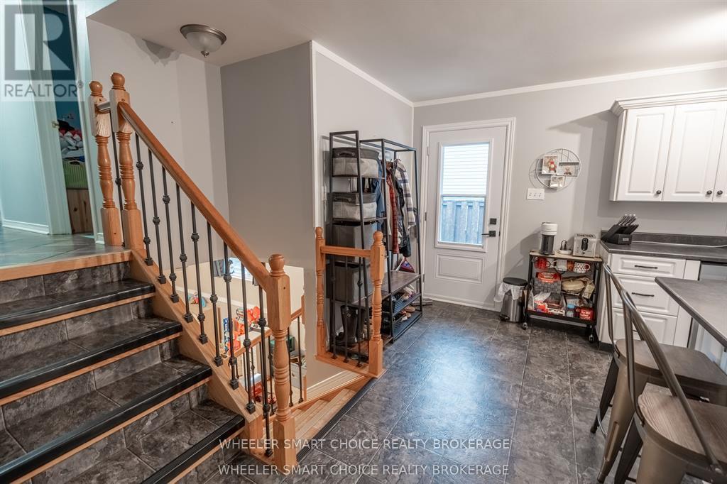 402 CLINE AVENUE, Cornwall, Ontario, K6J5M8 — Photo 3