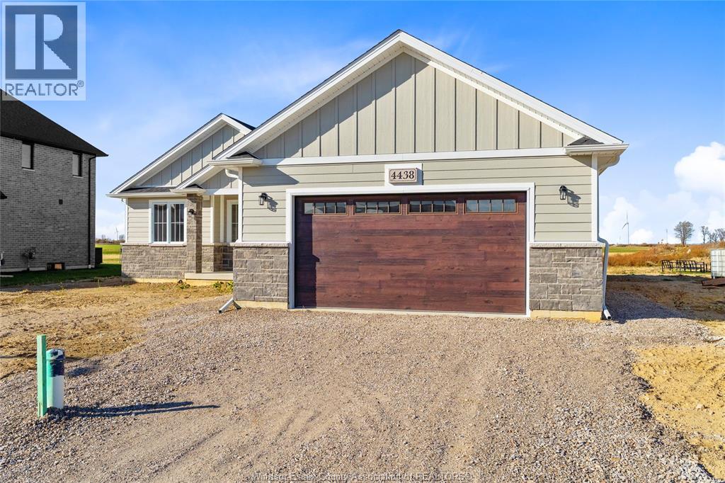 4438 BELMONT, Comber, Ontario, N0R1A0 — Photo 2