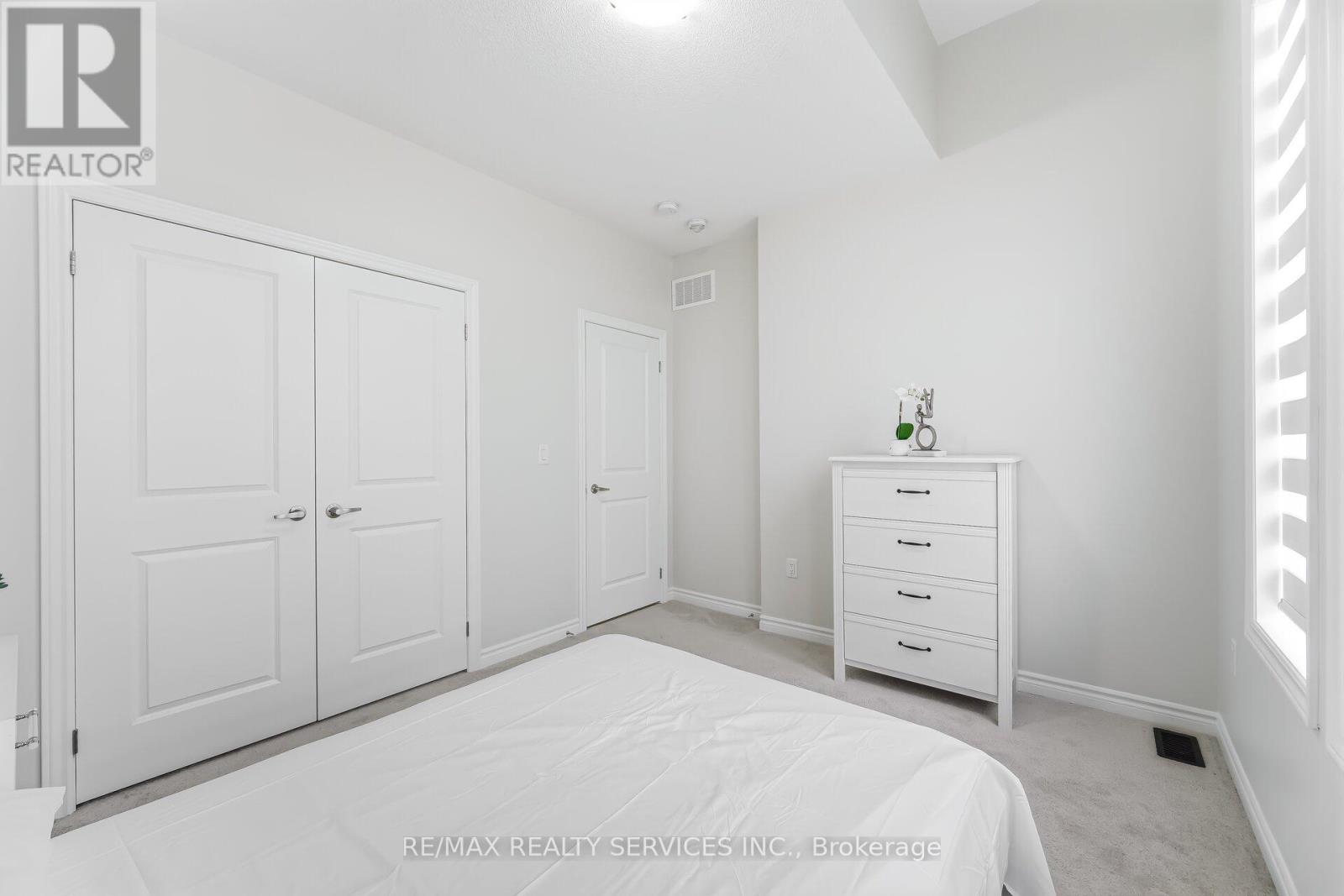 35 DEL GRAPPA STREET, Caledon, Ontario, L7C1J6 — Photo 4