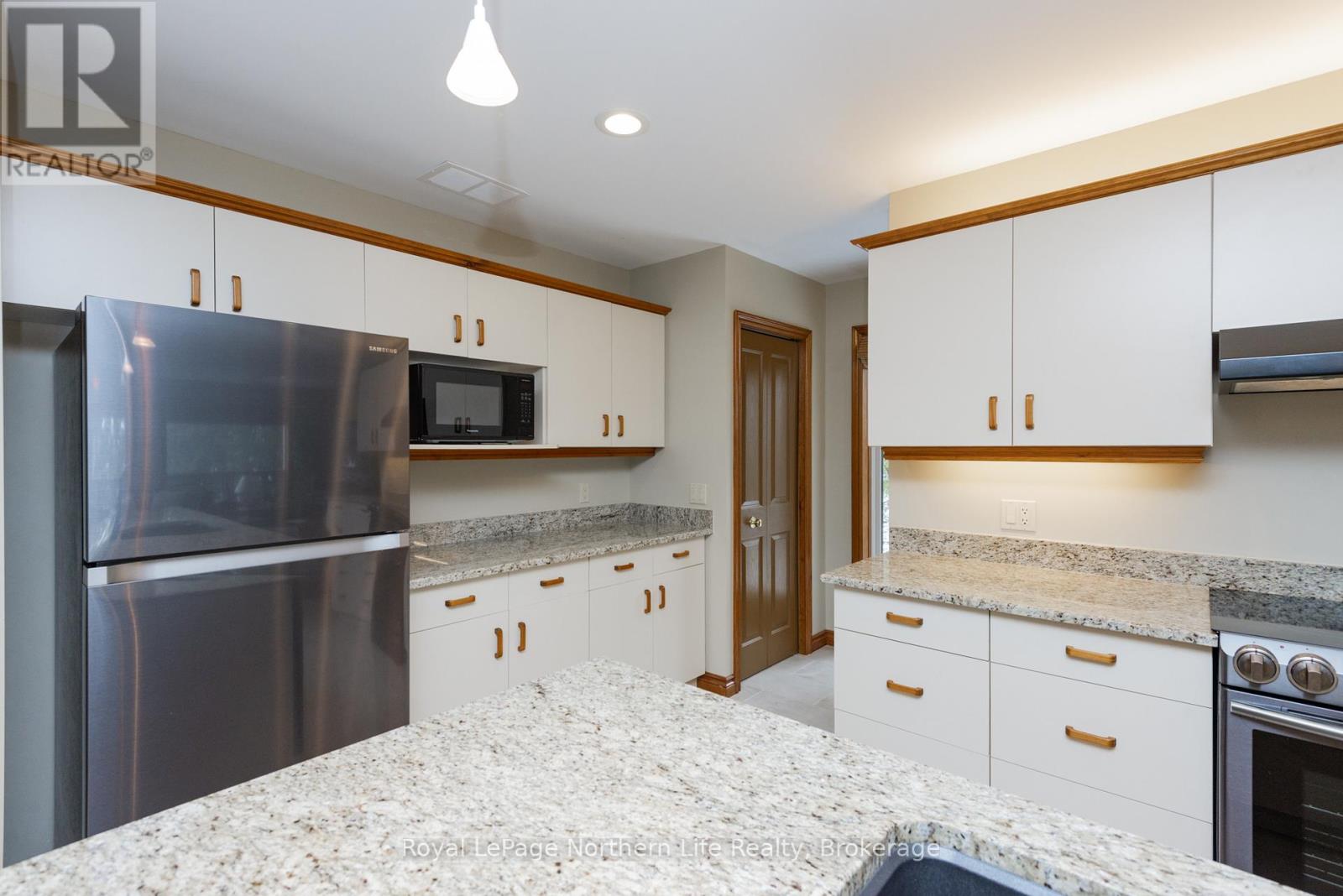 350 ROSS DRIVE, North Bay (Birchaven), Ontario, P1B8G4 — Photo 11