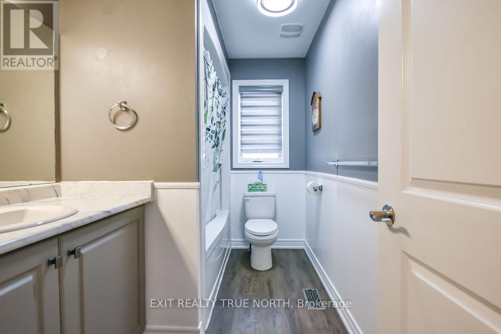 8 SINCLAIR CRESCENT, Ramara (Atherley), Ontario, L3V8J9 — Photo 2