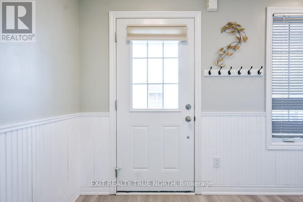 8 SINCLAIR CRESCENT, Ramara (Atherley), Ontario, L3V8J9 — Photo 6