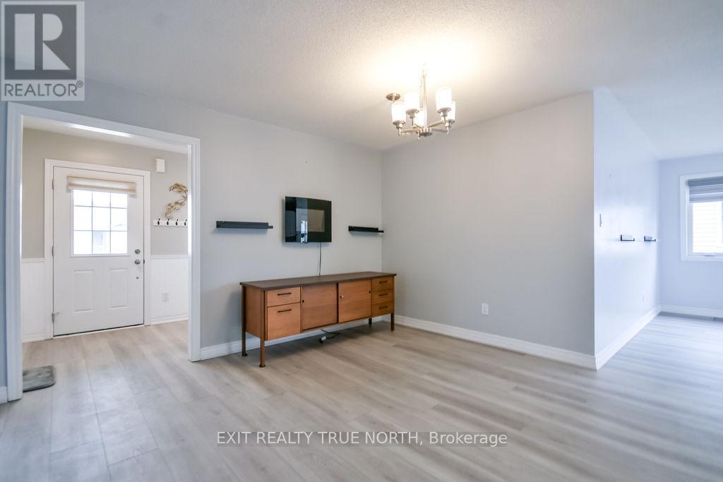 8 SINCLAIR CRESCENT, Ramara (Atherley), Ontario, L3V8J9 — Photo 9