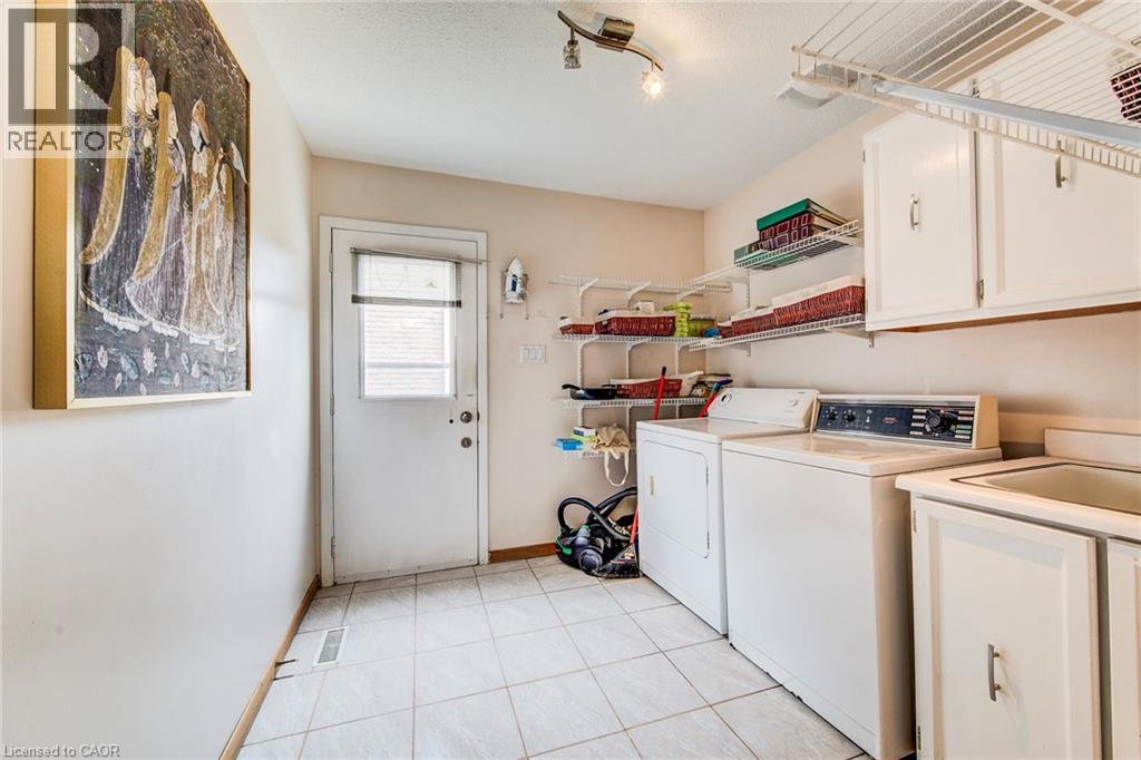 2 BLUE SPRUCE Court, Kitchener, Ontario, N2N1L1 — Photo 15