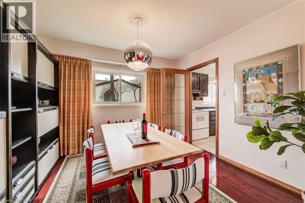 2 BLUE SPRUCE Court, Kitchener, Ontario, N2N1L1 — Photo 2