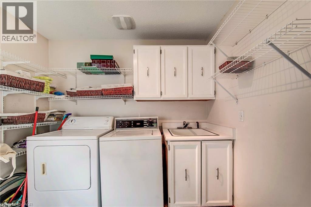 2 BLUE SPRUCE Court, Kitchener, Ontario, N2N1L1 — Photo 20