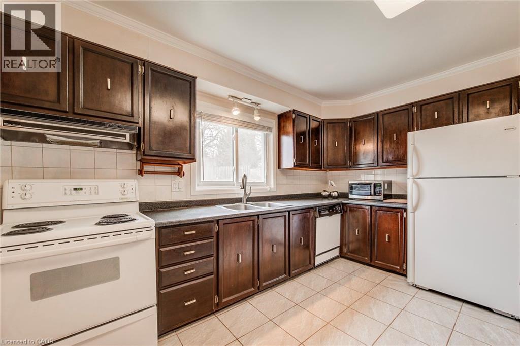 2 BLUE SPRUCE Court, Kitchener, Ontario, N2N1L1 — Photo 30