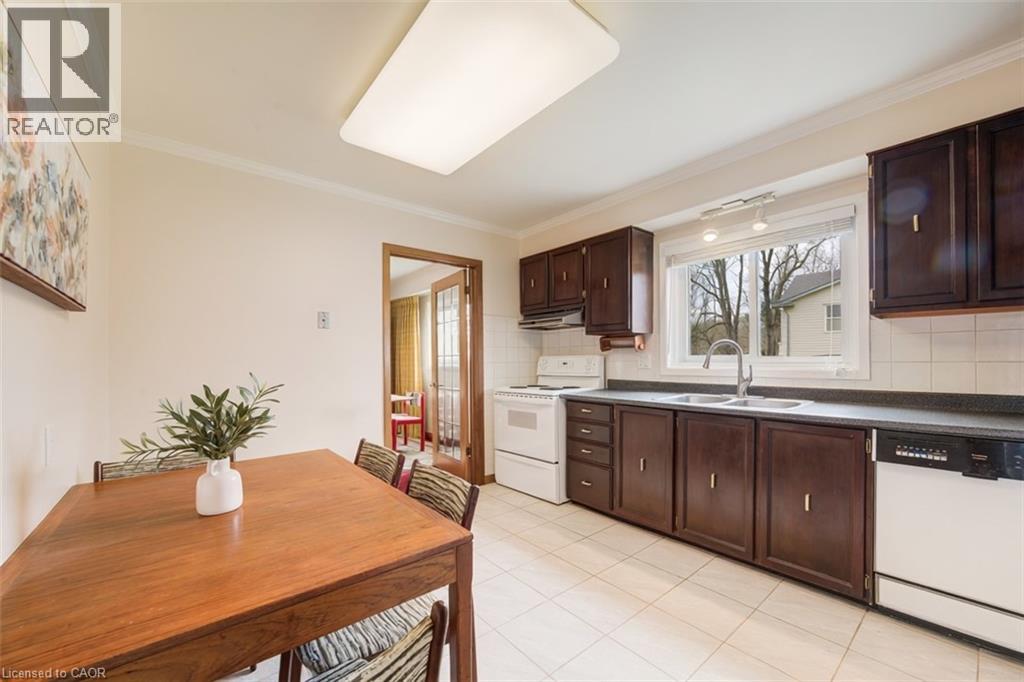 2 BLUE SPRUCE Court, Kitchener, Ontario, N2N1L1 — Photo 44