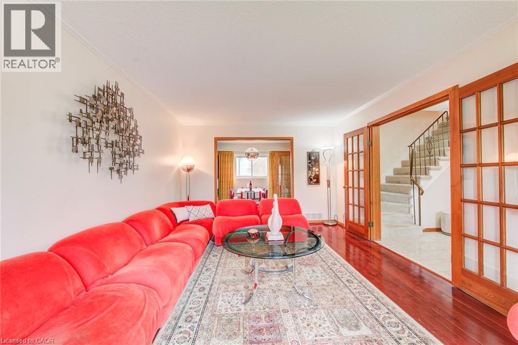 2 BLUE SPRUCE Court, Kitchener, Ontario, N2N1L1 — Photo 8