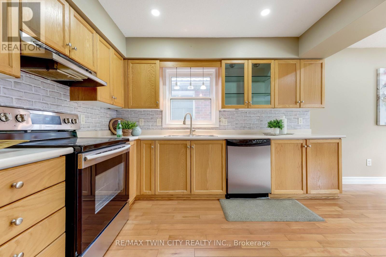 135 VERONICA DRIVE, Kitchener, Ontario, N2A4E6 — Photo 5