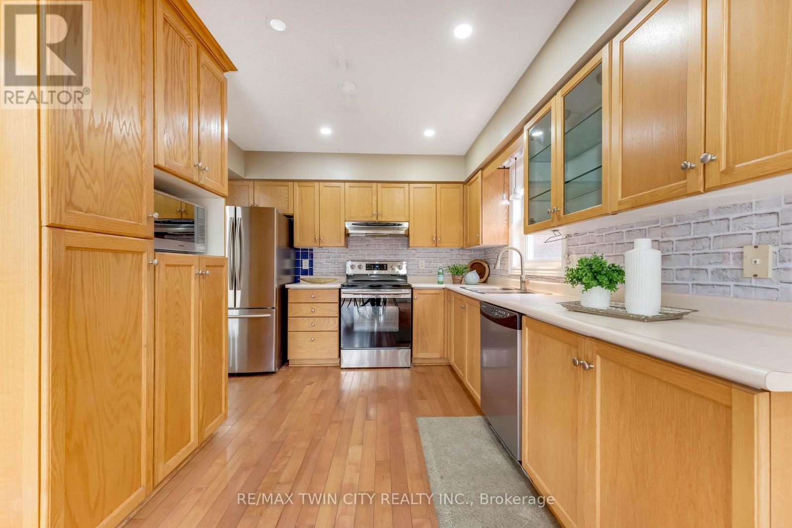 135 VERONICA DRIVE, Kitchener, Ontario, N2A4E6 — Photo 6