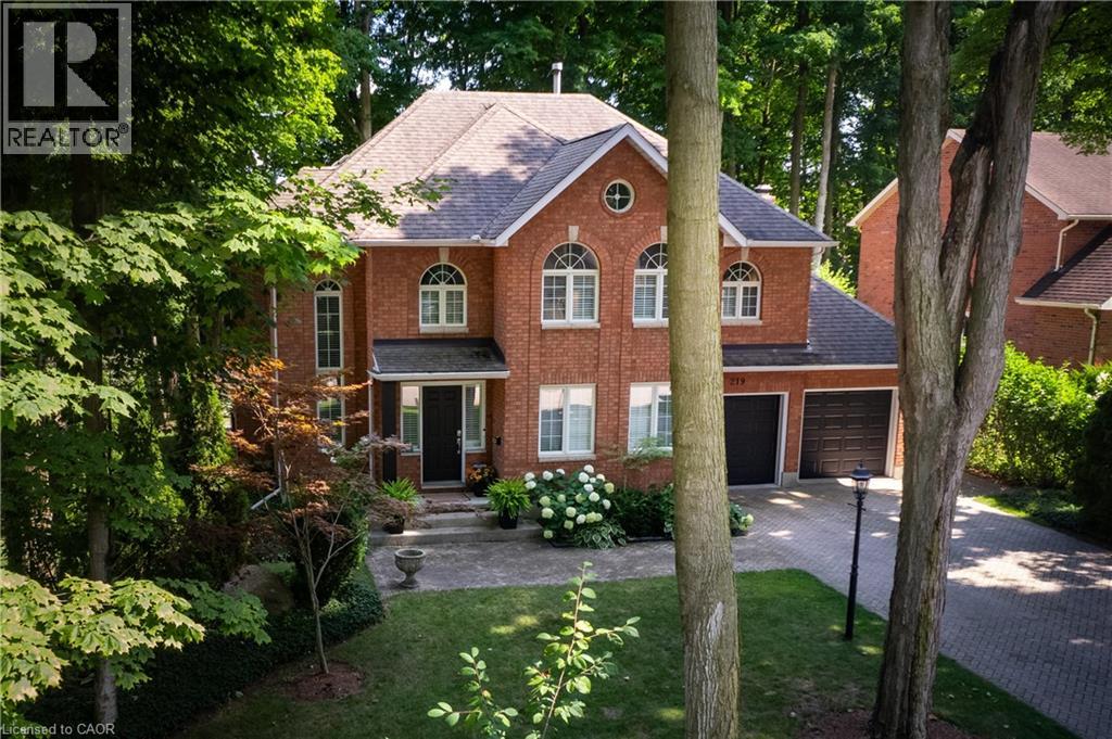 219 CORRIE Crescent, Waterloo, Ontario, N2L5W3 — Photo 2