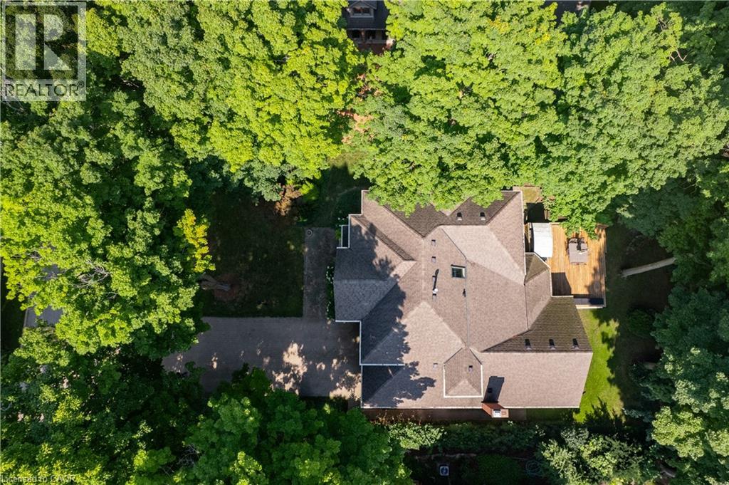 219 CORRIE Crescent, Waterloo, Ontario, N2L5W3 — Photo 3