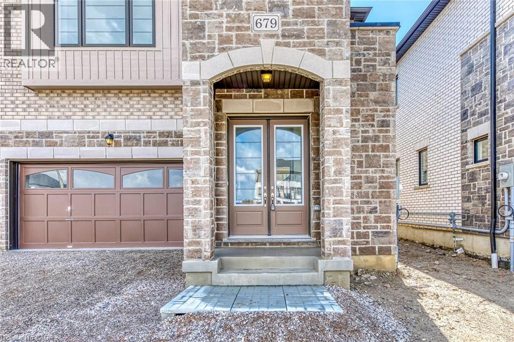 679 CATALINA Manor, Pickering, Ontario, L1X0V2 — Photo 2