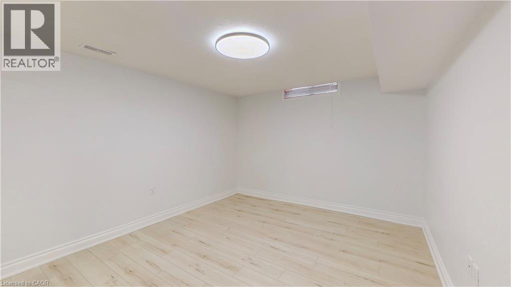 133 WAKE ROBIN Drive, Kitchener, Ontario, N2E3L6 — Photo 14