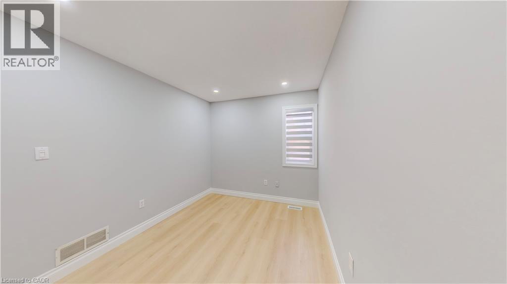 133 WAKE ROBIN Drive, Kitchener, Ontario, N2E3L6 — Photo 16